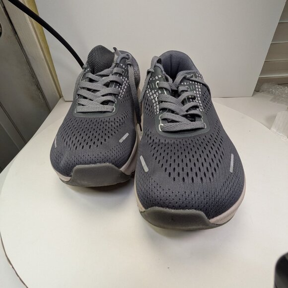 Athletic_Shoes